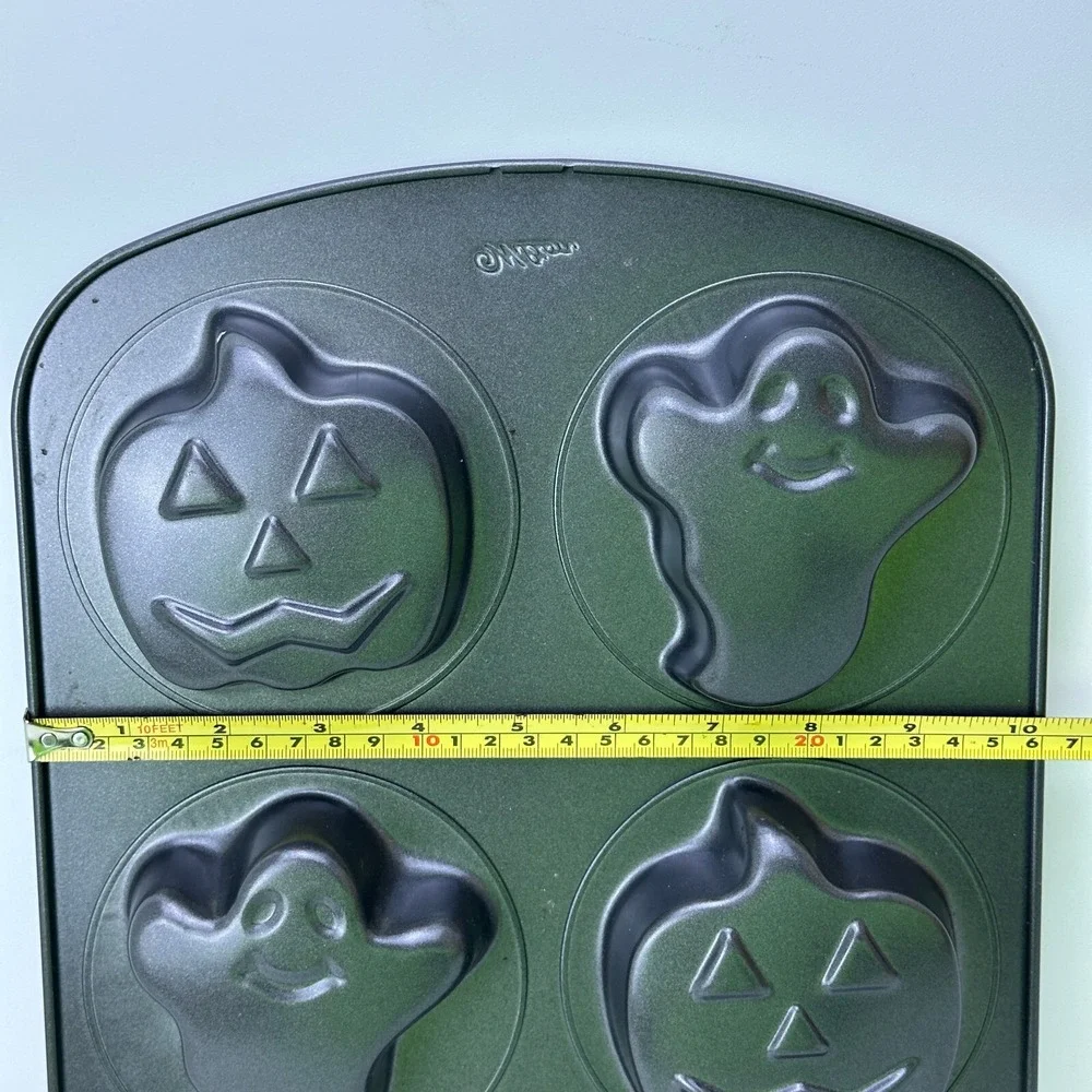 Wilton Mini Cake Tin Halloween 6 Cakes Ghost & Jack-O-Lantern